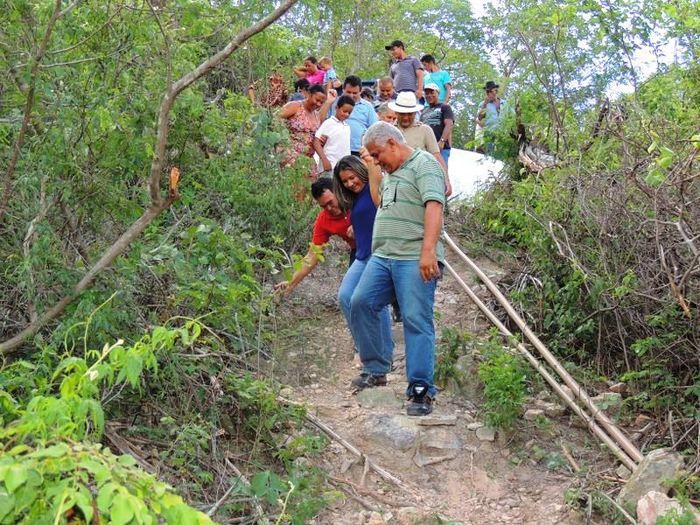 Prefeita Neuma Café entrega as comunidades Pilões e Porteiras II sistema de abastecimento de água - Imagem 58