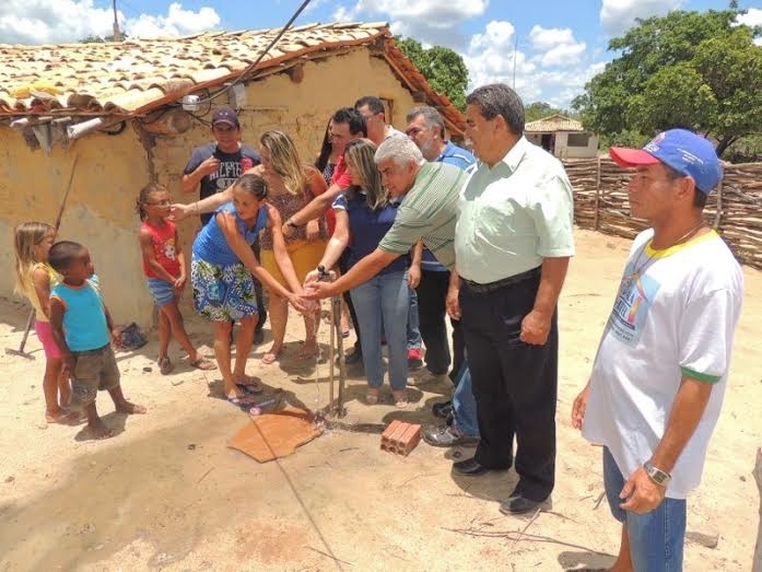 Prefeita inaugura estrada e sistemas de abastecimento d'água - Imagem 4