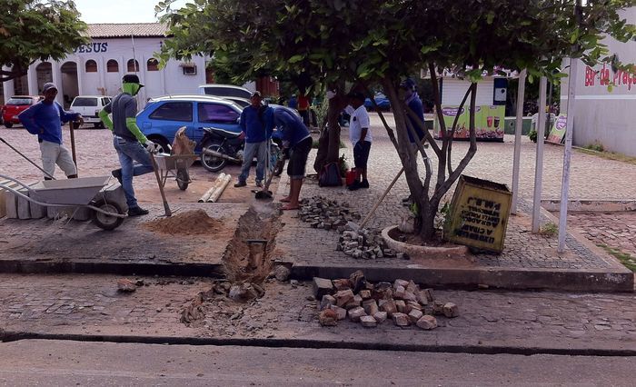  Prefeitura Municipal de Bom Jesus realiza reforma e melhora infraestrutura e saneamento na cidade - Imagem 1