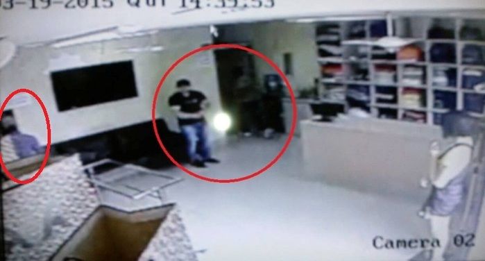 Homens assaltam loja de Jeans e confundem malotes de dinheiro com sacolas de roupas - Imagem 1