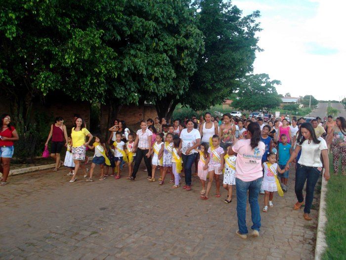 Secretarias realizam caminhada em comemoração ao Dia Internacional da Mulher - Imagem 5