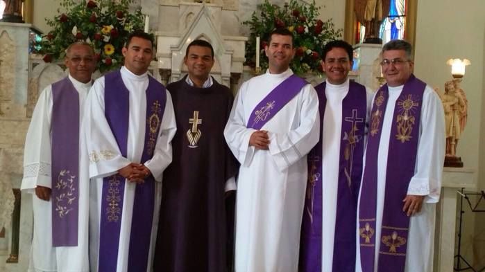 Vice-Prefeito Elvis Ramos Faz Homenagem a Ordenação do Padre Renato Leite - Imagem 4