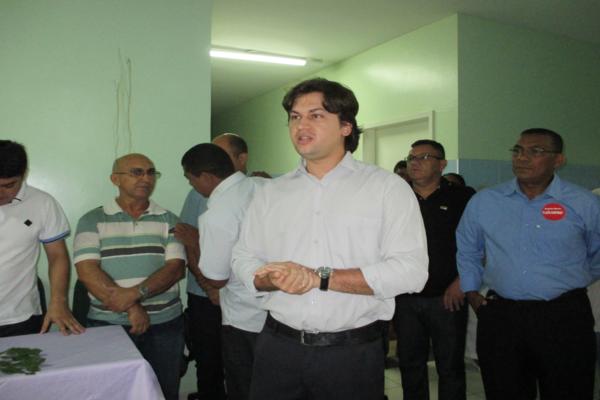 Toma posse o novo diretor do Hospital Regional Dr. Francisco Ayres Cavalcante - Imagem 47