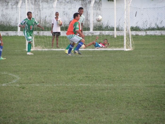 Time do prefeito Walter Alencar empata com o time de veteranos do prefeito Adalberto de Santo Antônio dos Milagres - Imagem 17