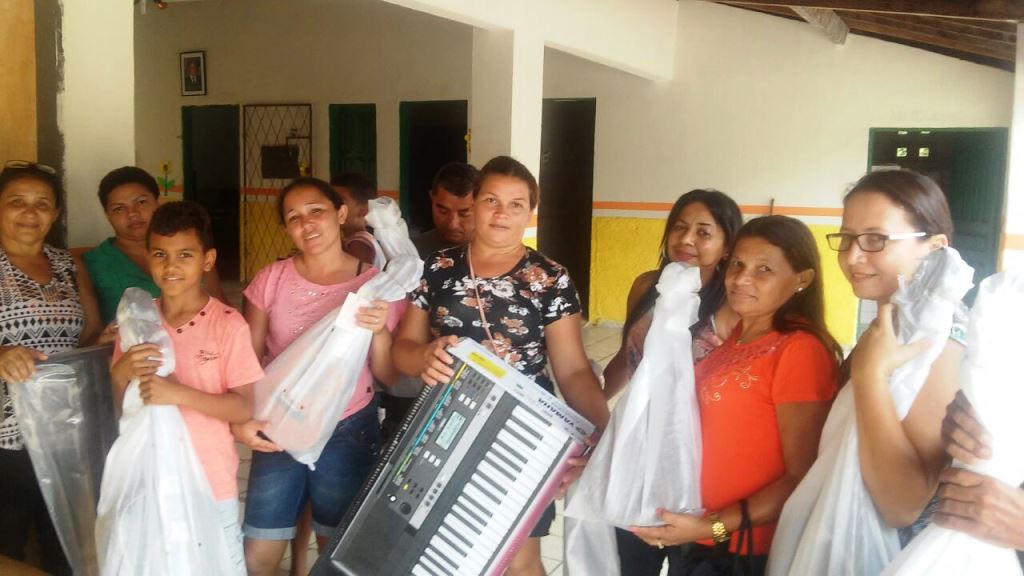 Semec entrega banda de música a alunos da Escola João Gaudino