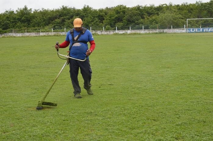     Prefeito e Secretários discutem reforma do Estádio municipal e Quadra Poliesportiva  - Imagem 1