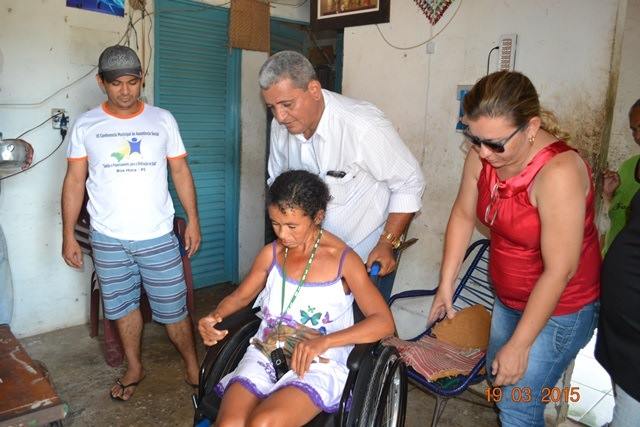 Prefeitura faz entrega de cadeiras de rodas para portadores de necessidades especiais - Imagem 10