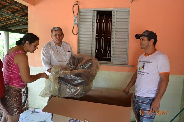 Prefeitura faz entrega de cadeiras de rodas para portadores de necessidades especiais - Imagem 4