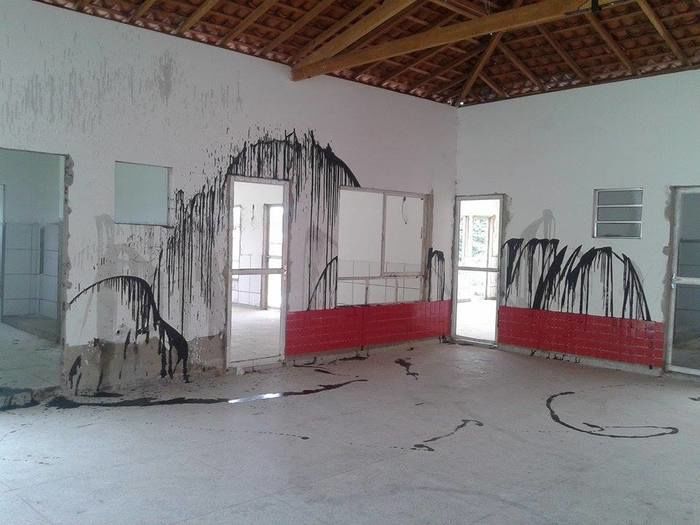 JUAZEIRO DO PIAUÍ: Vândalos picham paredes e quebram vitrôs da Creche Municipal   - Imagem 1