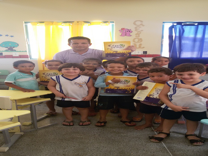 Prefeitura e  Secretaria Municipal de Educação compram livros didáticos para a Educação Infantil 