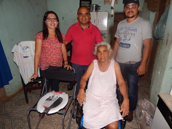 Social entrega cadeiras de rodas em Lagoinha - Imagem 4