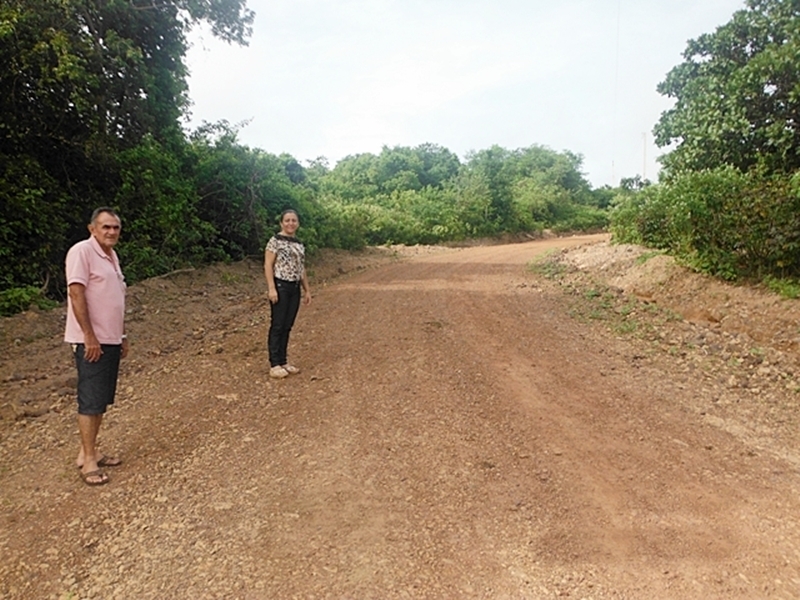 Prefeita Vilma acompanha serviços de recuperação de estradas na zona rural