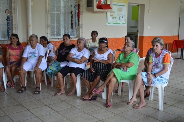 Trabalho apresentado pela Assistente Social que estagiou no Cras apresentando o Projeto de Intervenção  - Imagem 5