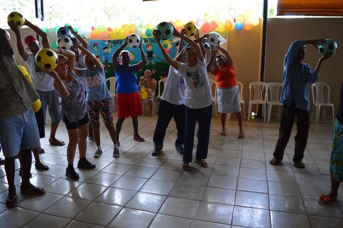 Trabalho apresentado pela Assistente Social que estagiou no Cras apresentando o Projeto de Intervenção  - Imagem 41