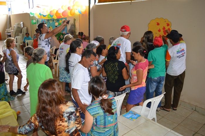 Trabalho apresentado pela Assistente Social que estagiou no Cras apresentando o Projeto de Intervenção  - Imagem 29