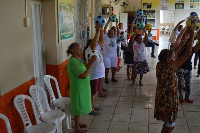 Trabalho apresentado pela Assistente Social que estagiou no Cras apresentando o Projeto de Intervenção  - Imagem 39