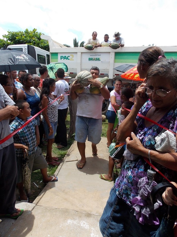 Secretaria de Assistência Social faz distribuição de alimentos para as famílias cadastradas no Programa Bolsa Família   - Imagem 7