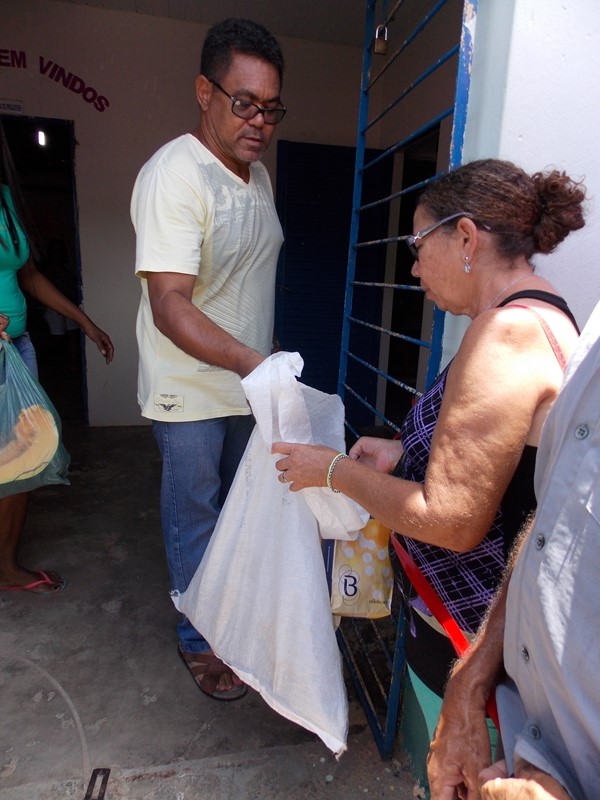 Secretaria de Assistência Social faz distribuição de alimentos para as famílias cadastradas no Programa Bolsa Família   - Imagem 5