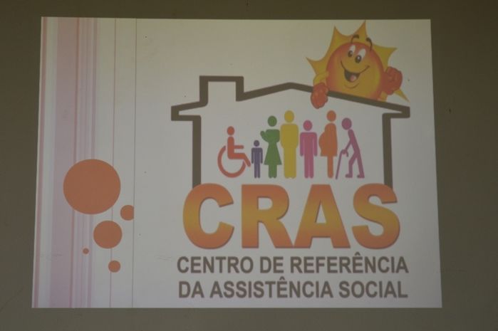Trabalho apresentado pela Assistente Social que estagiou no Cras apresentando o Projeto de Intervenção  - Imagem 2
