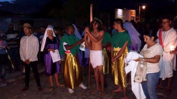 Fiéis da paróquia Santo Inácio de Loyola participaram da ultima Via- Sacra antes do domingo de Ramos - Imagem 3