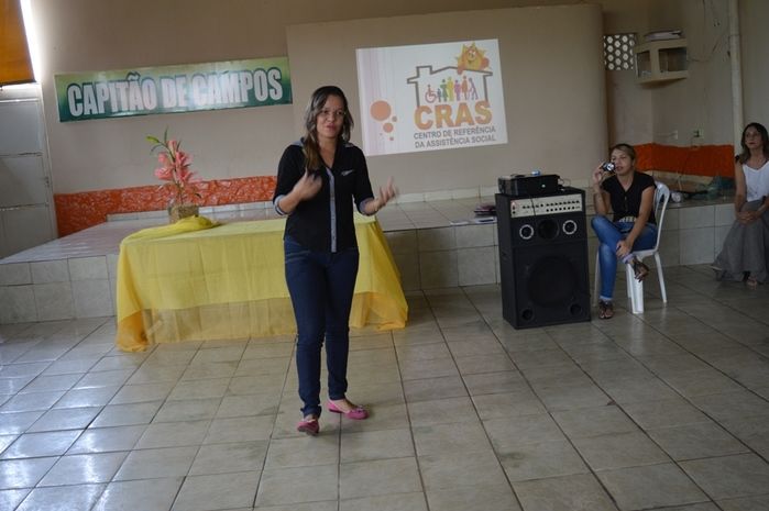 Trabalho apresentado pela Assistente Social que estagiou no Cras apresentando o Projeto de Intervenção  - Imagem 8