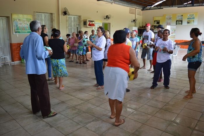 Trabalho apresentado pela Assistente Social que estagiou no Cras apresentando o Projeto de Intervenção  - Imagem 44