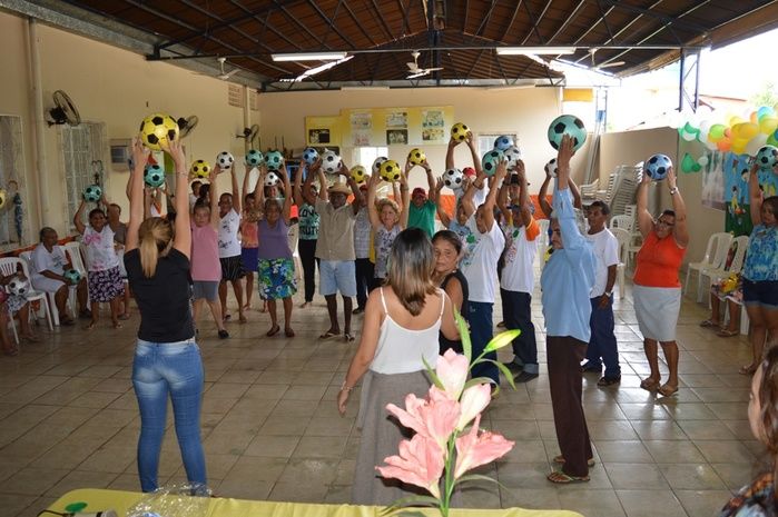 Trabalho apresentado pela Assistente Social que estagiou no Cras apresentando o Projeto de Intervenção  - Imagem 37