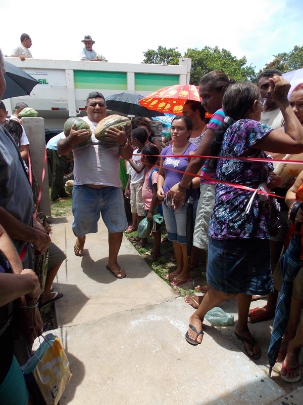 Secretaria de Assistência Social faz distribuição de alimentos para as famílias cadastradas no Programa Bolsa Família   - Imagem 6