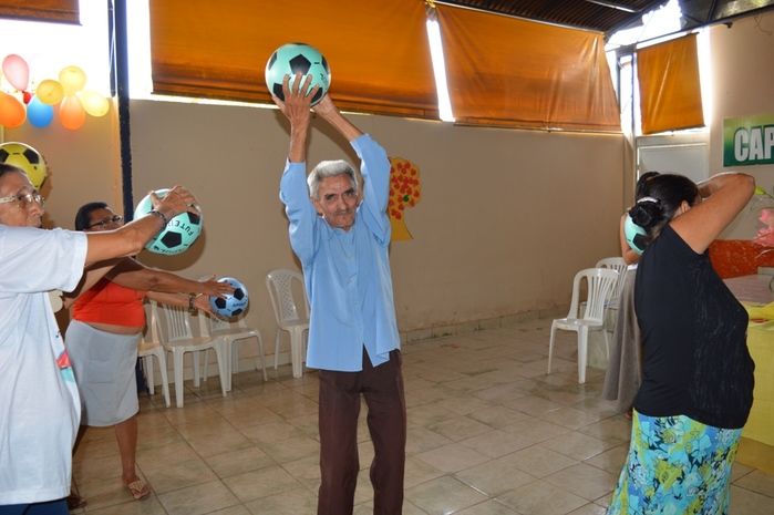 Trabalho apresentado pela Assistente Social que estagiou no Cras apresentando o Projeto de Intervenção  - Imagem 42