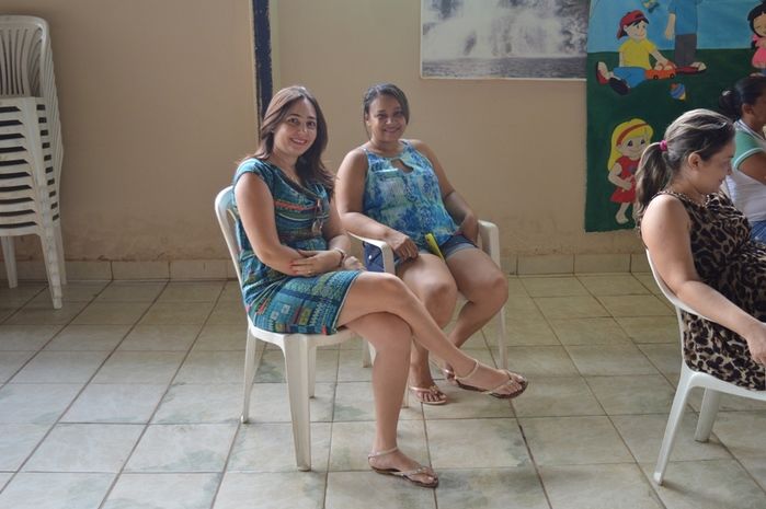 Trabalho apresentado pela Assistente Social que estagiou no Cras apresentando o Projeto de Intervenção  - Imagem 13