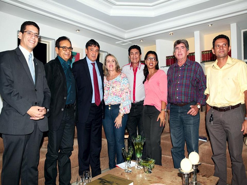 A prefeita de Cajueiro da Praia, Vânia Ribeiro esteve em audiência com o governador Wellington Dias