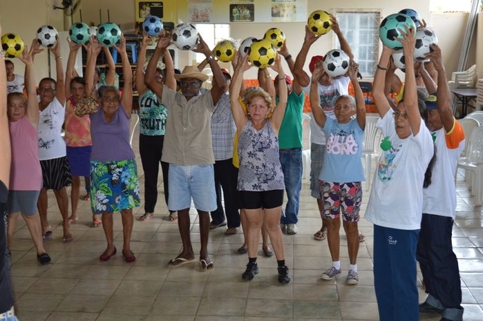 Trabalho apresentado pela Assistente Social que estagiou no Cras apresentando o Projeto de Intervenção  - Imagem 38