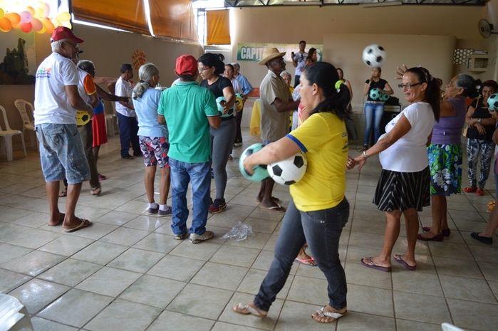 Trabalho apresentado pela Assistente Social que estagiou no Cras apresentando o Projeto de Intervenção  - Imagem 45