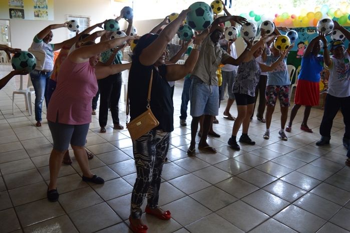 Trabalho apresentado pela Assistente Social que estagiou no Cras apresentando o Projeto de Intervenção  - Imagem 40