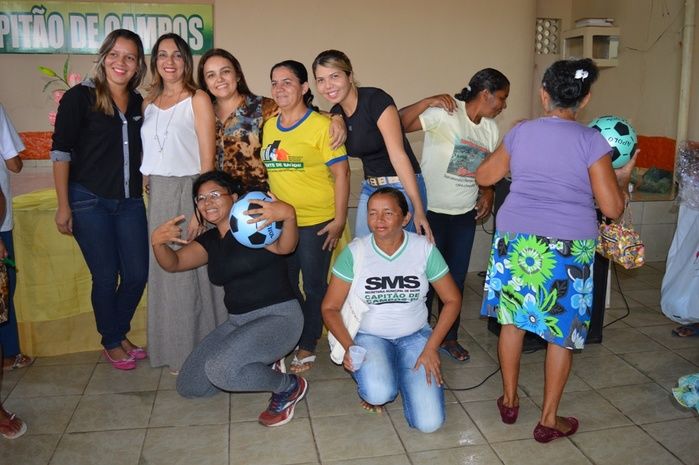 Trabalho apresentado pela Assistente Social que estagiou no Cras apresentando o Projeto de Intervenção  - Imagem 33