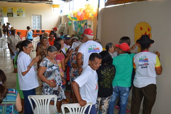 Trabalho apresentado pela Assistente Social que estagiou no Cras apresentando o Projeto de Intervenção  - Imagem 30