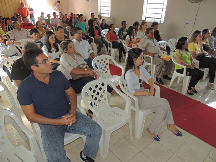 Empossados mais servidores aprovados em concurso público - Imagem 2