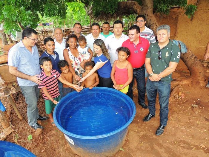 Prefeita inaugura sistema de abastecimento d'água na zona rural - Imagem 9