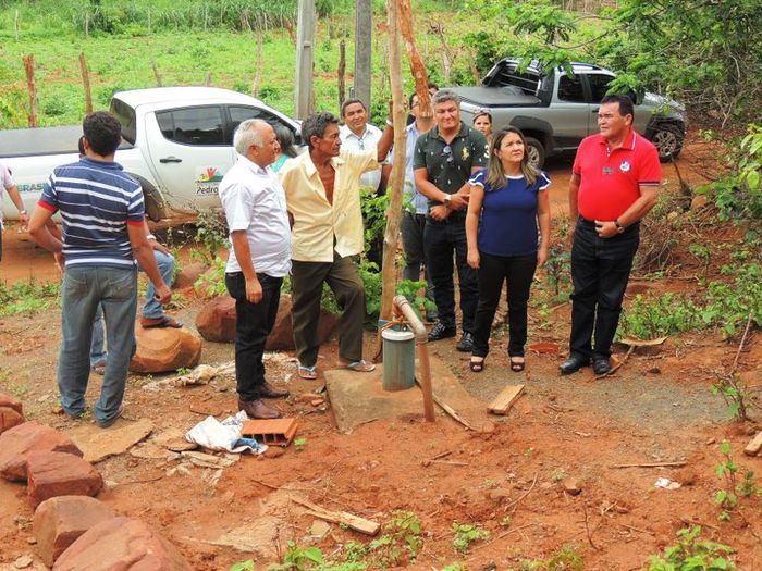Prefeita inaugura sistema de abastecimento d'água na zona rural - Imagem 2