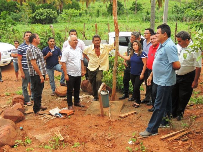 Prefeita inaugura sistema de abastecimento d'água na zona rural - Imagem 3