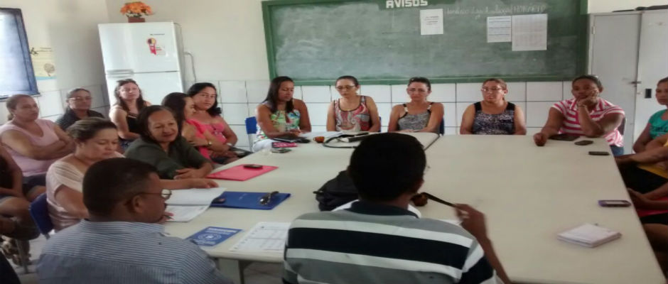 Professores da rede municipal participam de reunião para discutirem plano de carreira do magistério