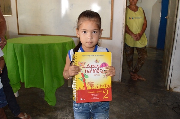 Alunos da U.E Plágida de França recebem livros didáticos para a Educação Infantil   - Imagem 3