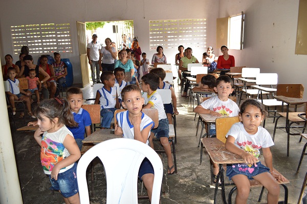 Alunos da U.E Plágida de França recebem livros didáticos para a Educação Infantil   - Imagem 12