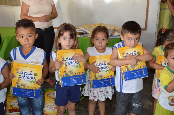Alunos da U.E Plágida de França recebem livros didáticos para a Educação Infantil   - Imagem 25