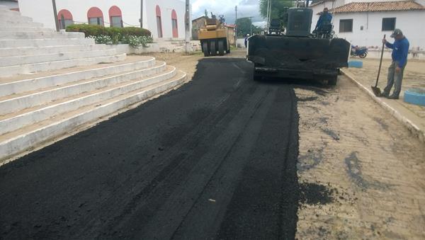 Prefeito Luiz Neto visita obras de pavimentação no centro de Amarante - Imagem 9