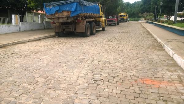 Prefeito Luiz Neto visita obras de pavimentação no centro de Amarante - Imagem 14