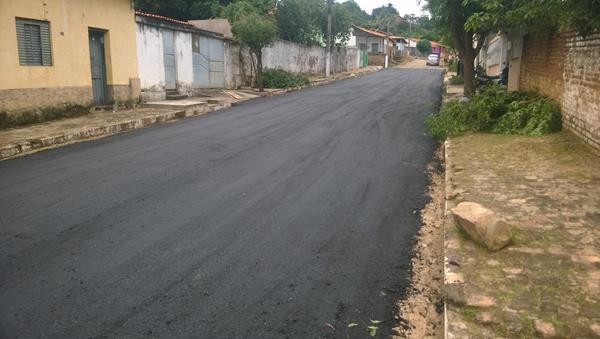 Prefeito Luiz Neto visita obras de pavimentação no centro de Amarante - Imagem 2