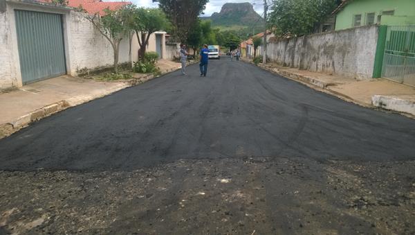 Prefeito Luiz Neto visita obras de pavimentação no centro de Amarante - Imagem 15