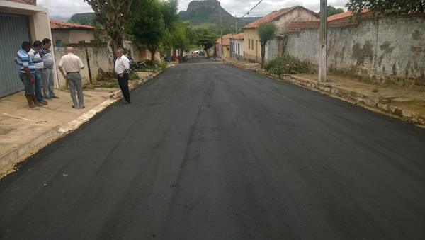 Prefeito Luiz Neto visita obras de pavimentação no centro de Amarante - Imagem 4