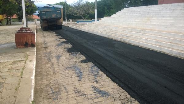 Prefeito Luiz Neto visita obras de pavimentação no centro de Amarante - Imagem 7